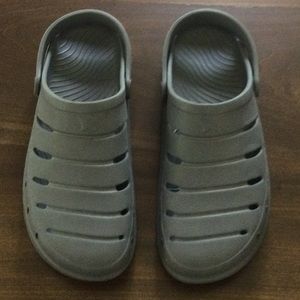 Size 12 rugged shark men’s shoes New without tags